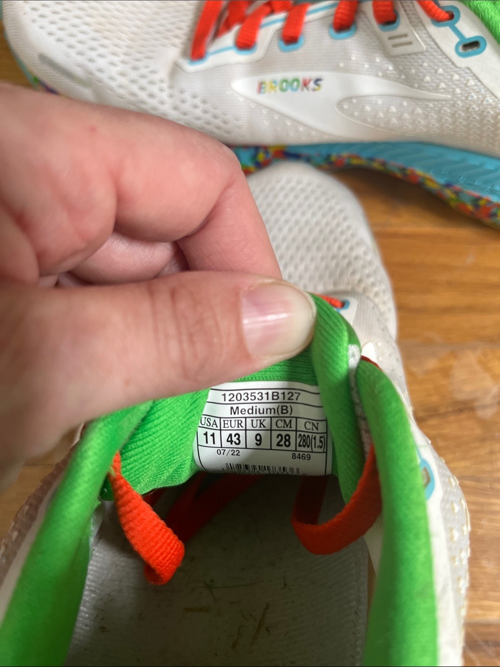 Brooks Adrenaline GTS 22 running shoes in the "Bowl O'" multicolor colorway - Picture 5 of 5